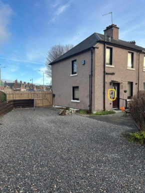 2 Bedroom Sheneval House Free Parking